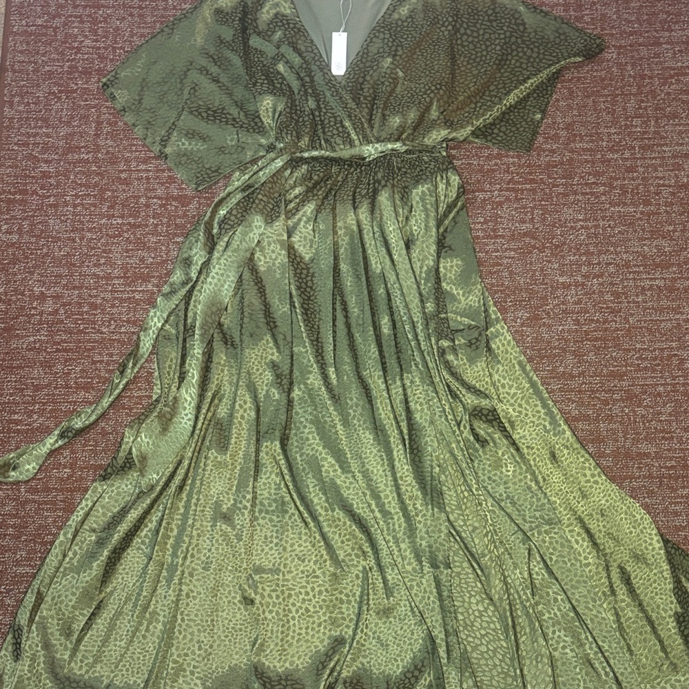 NWT Baltic Born Savannah Green kimono maxi
Dress women’s large